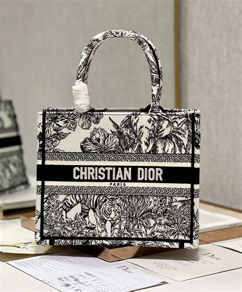 christian dior maroquinerie|sac designer Dior.